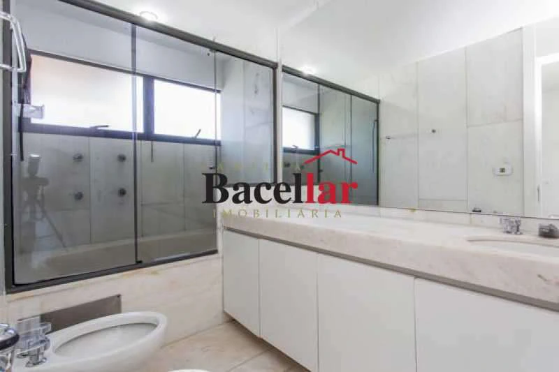 380 m² apartment with 4 en-suite bedrooms and 7 baths — photo 21