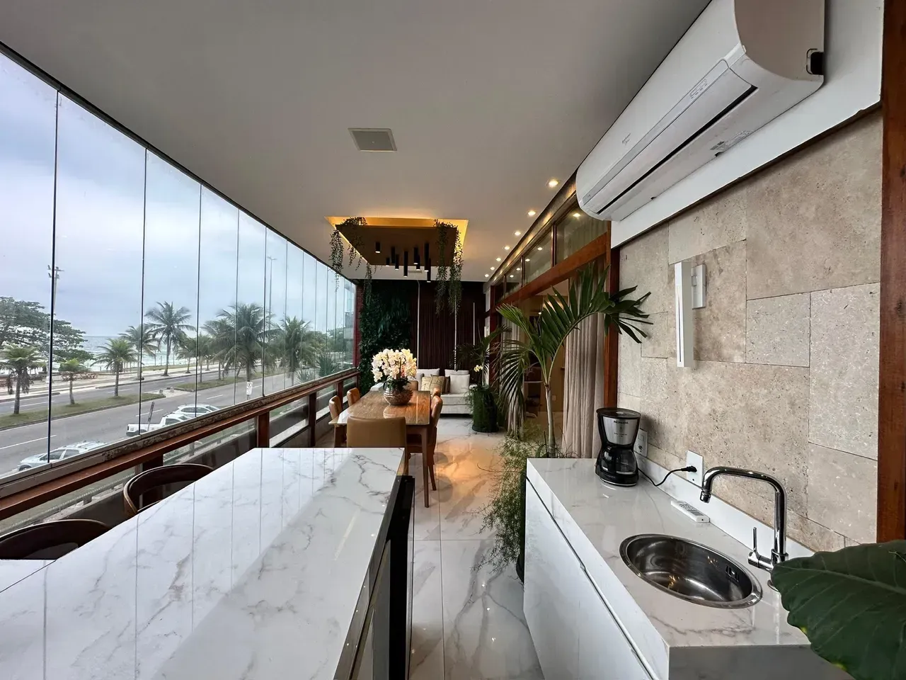Furnished 250 m² apartment with 4 bedrooms and 5 bathrooms — photo 61