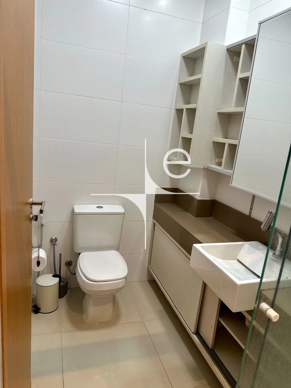 Walk-in closet in a 2-bedroom apartment, 98 m² — photo 3