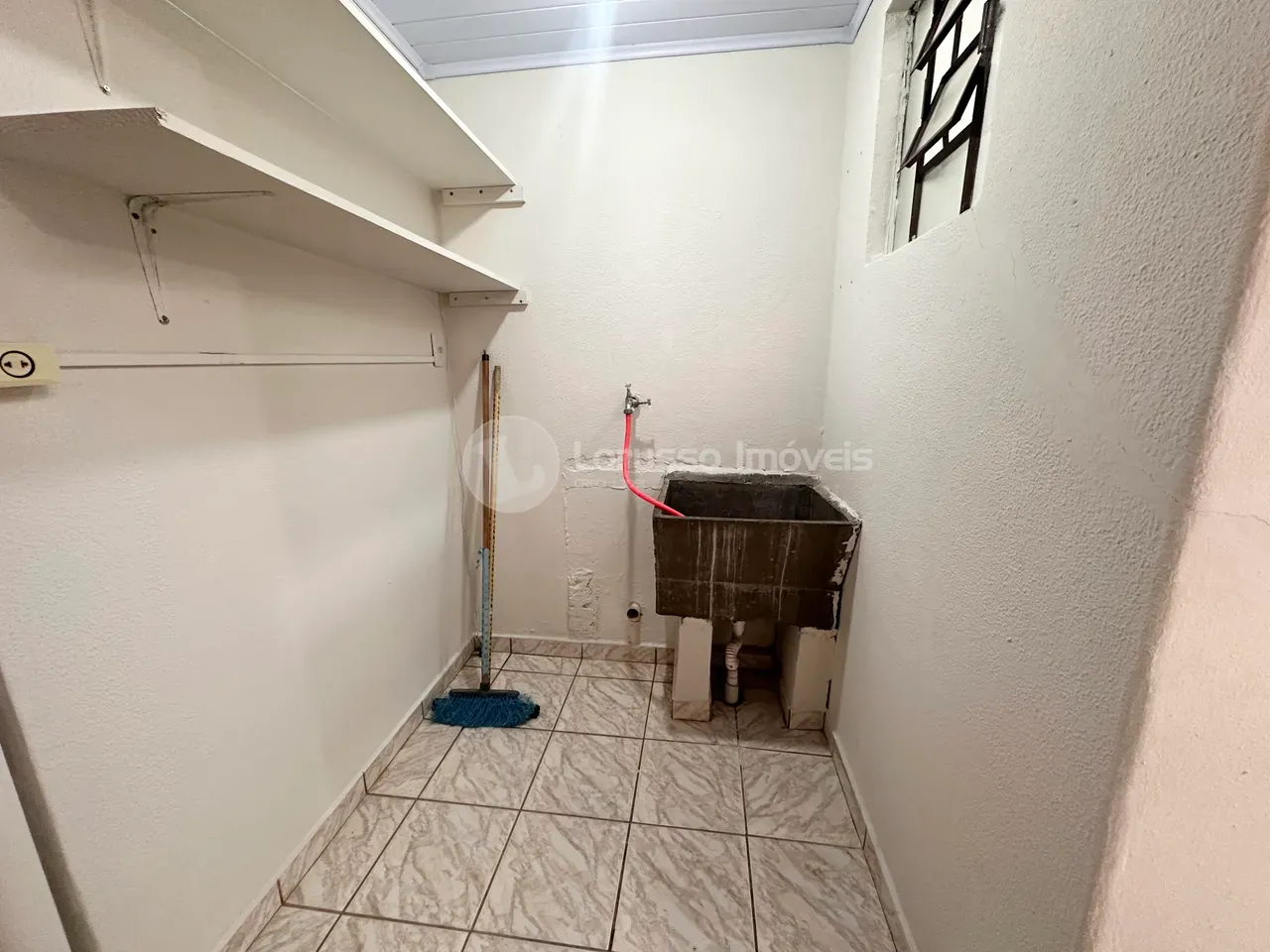 3-bedroom house with a home office — photo 4