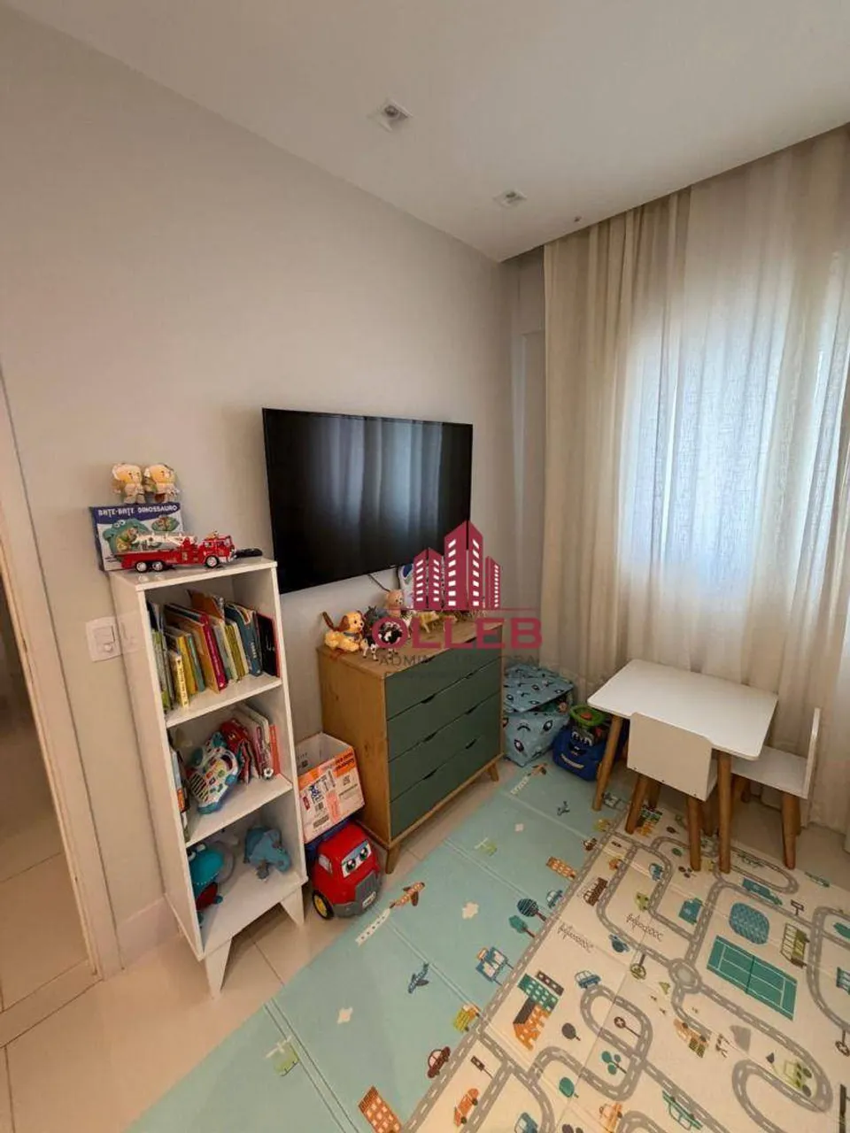 Furnished apartment with 4 bedrooms and an enclosed balcony — photo 13