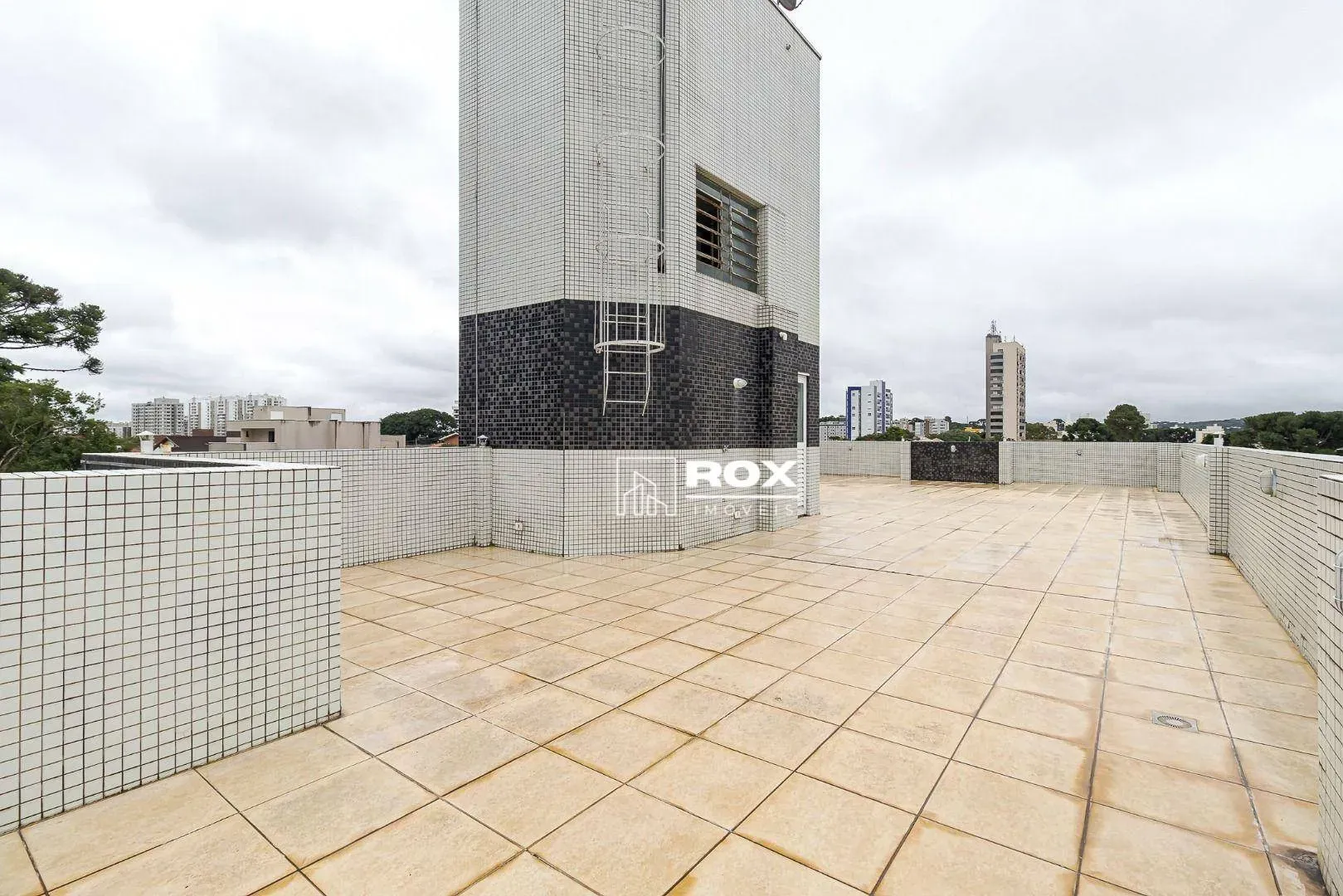 Unfurnished apartment with 2 bedrooms and 99 m² — photo 29
