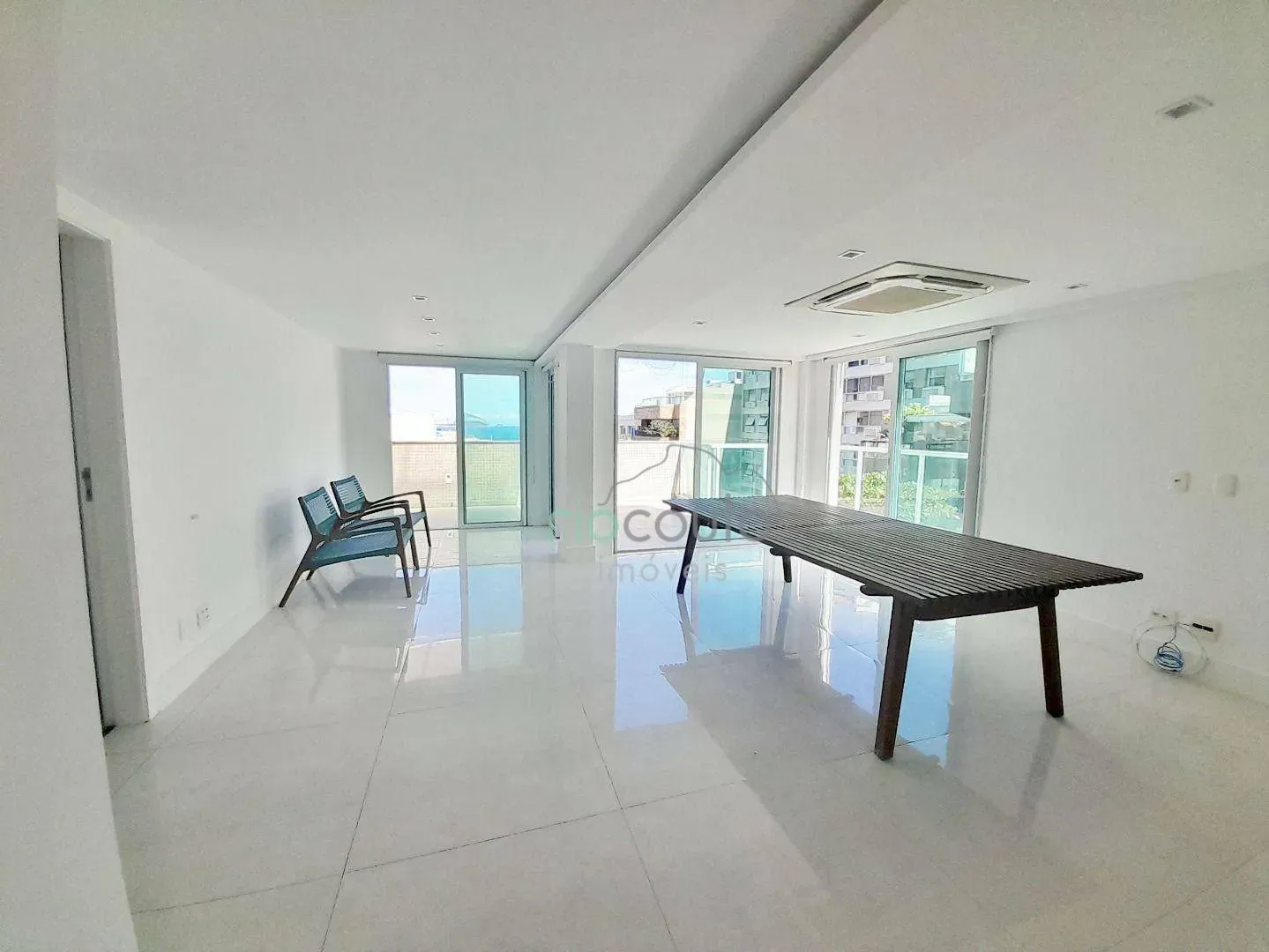 Apartment with 4 bedrooms and a balcony — photo 4