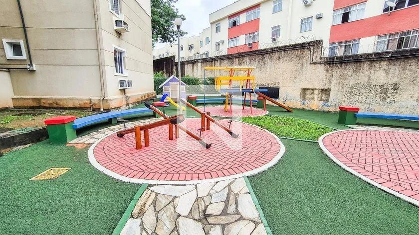2-bedroom apartment in a building with a pool — photo 34