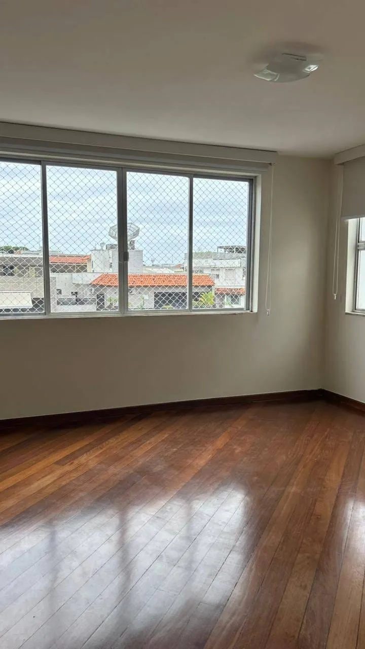 Apartamento com 5 quartos e varanda fechada com vidro — photo 6