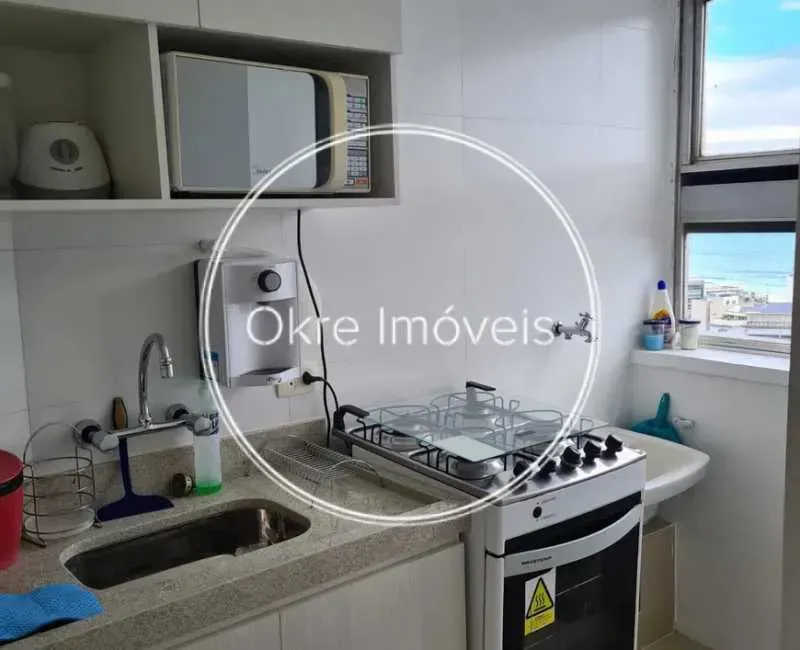 Furnished 1-bedroom apartment with city and water views — photo 4