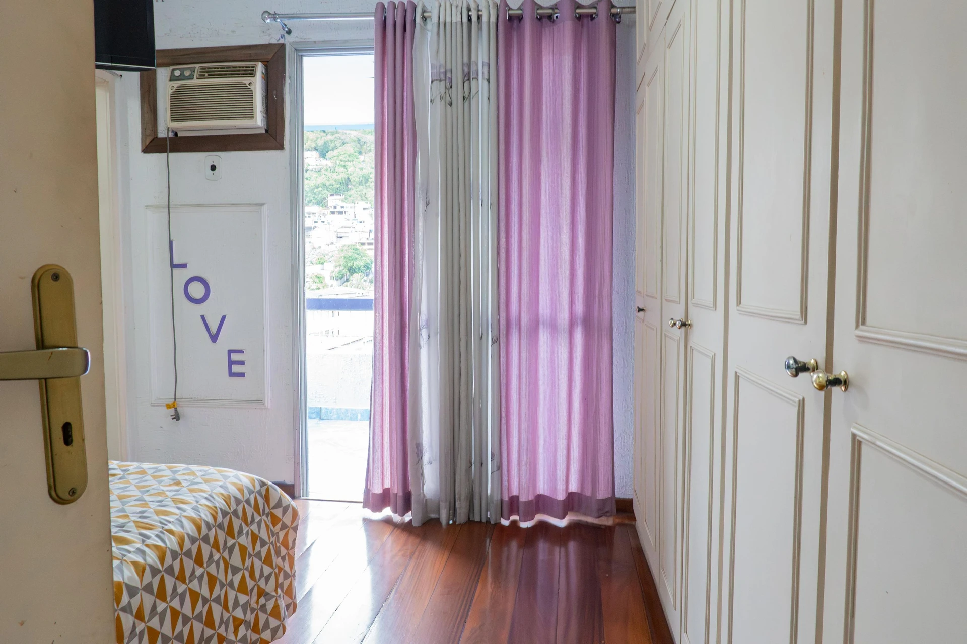 Washing machine in a 3-bedroom apartment, 90 m²
