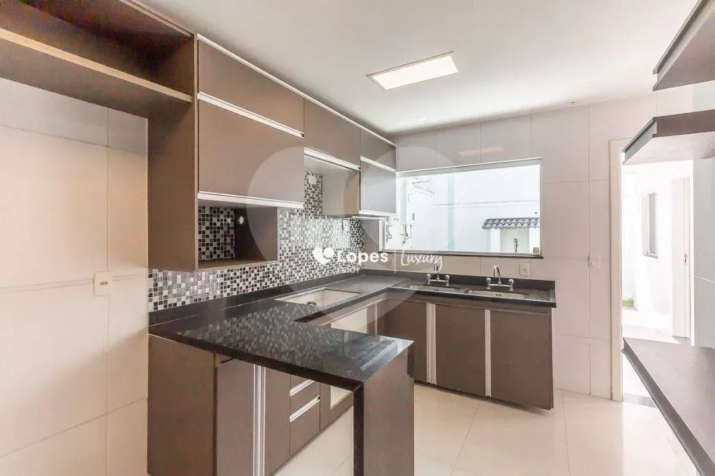 Unfurnished triplex house with 6 en-suite bedrooms and 820 m² — photo 58