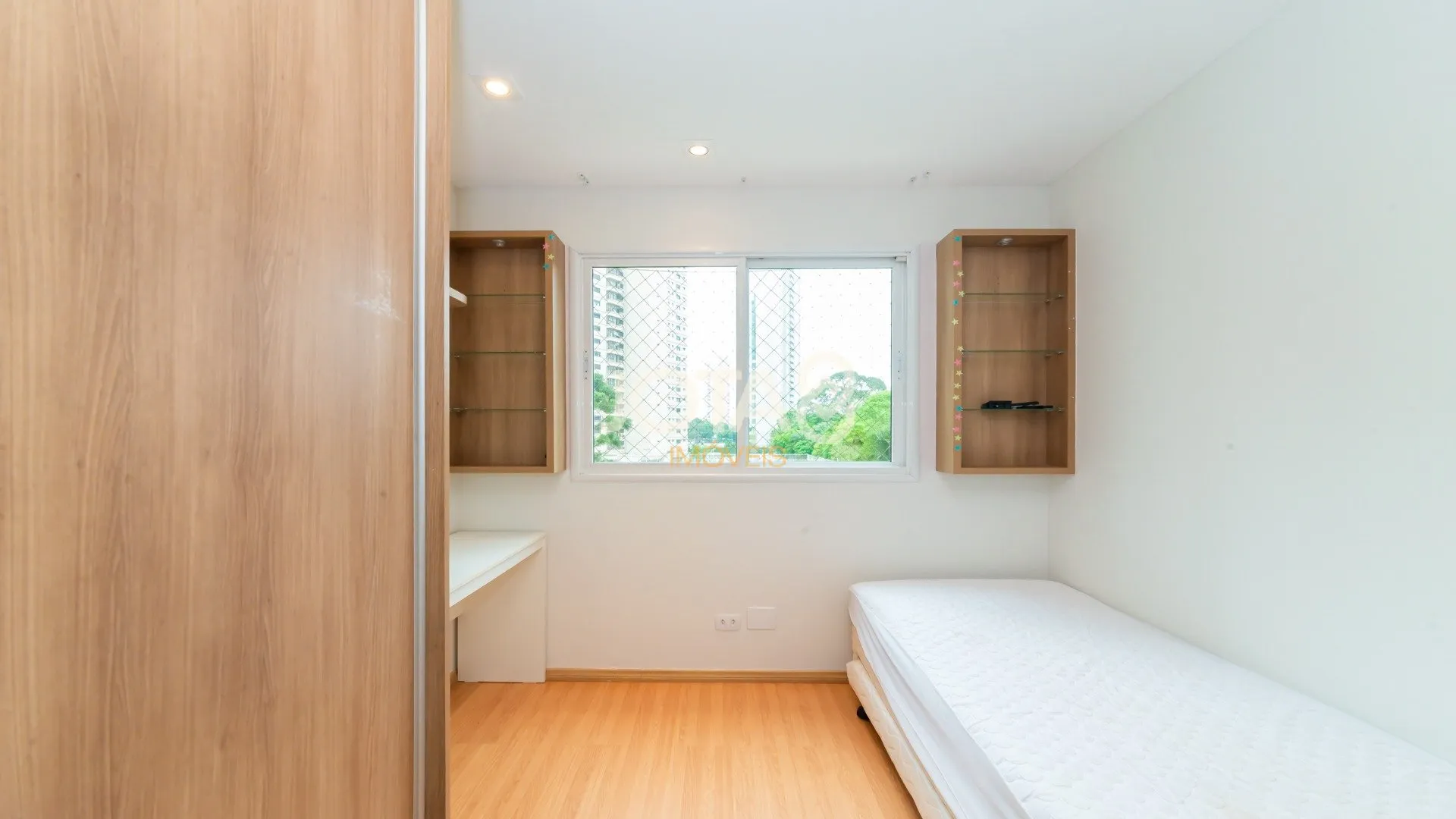 3-bedroom apartment in a building with a gym — photo 12