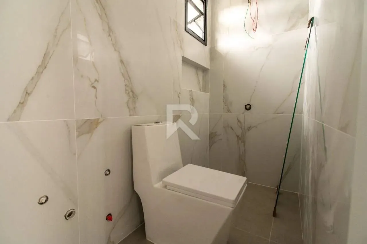 Two-level house with 3 en-suite bedrooms and 2 spots — photo 20