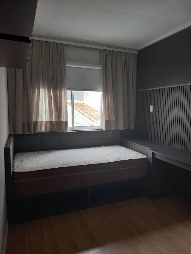 Застеклённый балкон и 3 спальни: дом 180 м² — photo 12