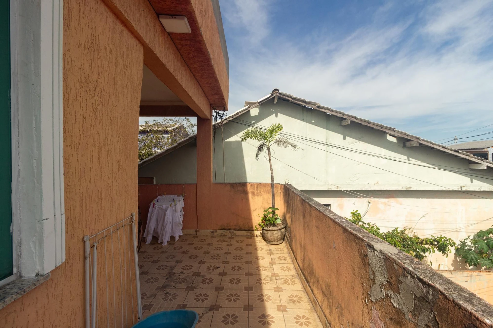 Casa mobiliada com 2 quartos e 1 banheiro