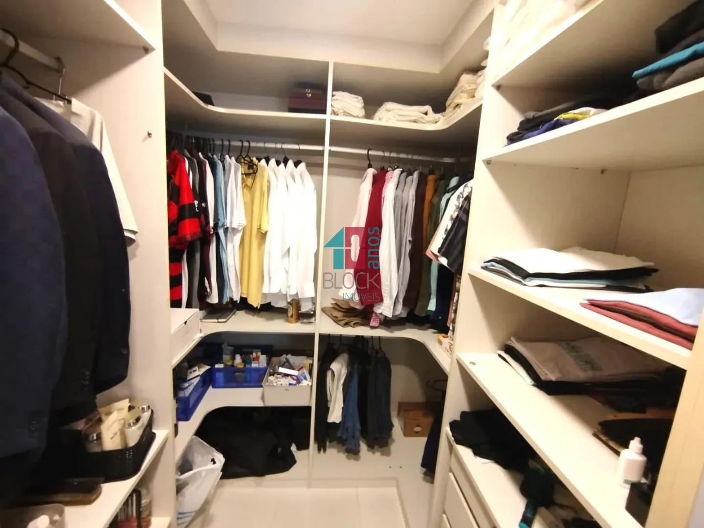 Furnished 361 m² apartment with 4 en-suite bedrooms — photo 41