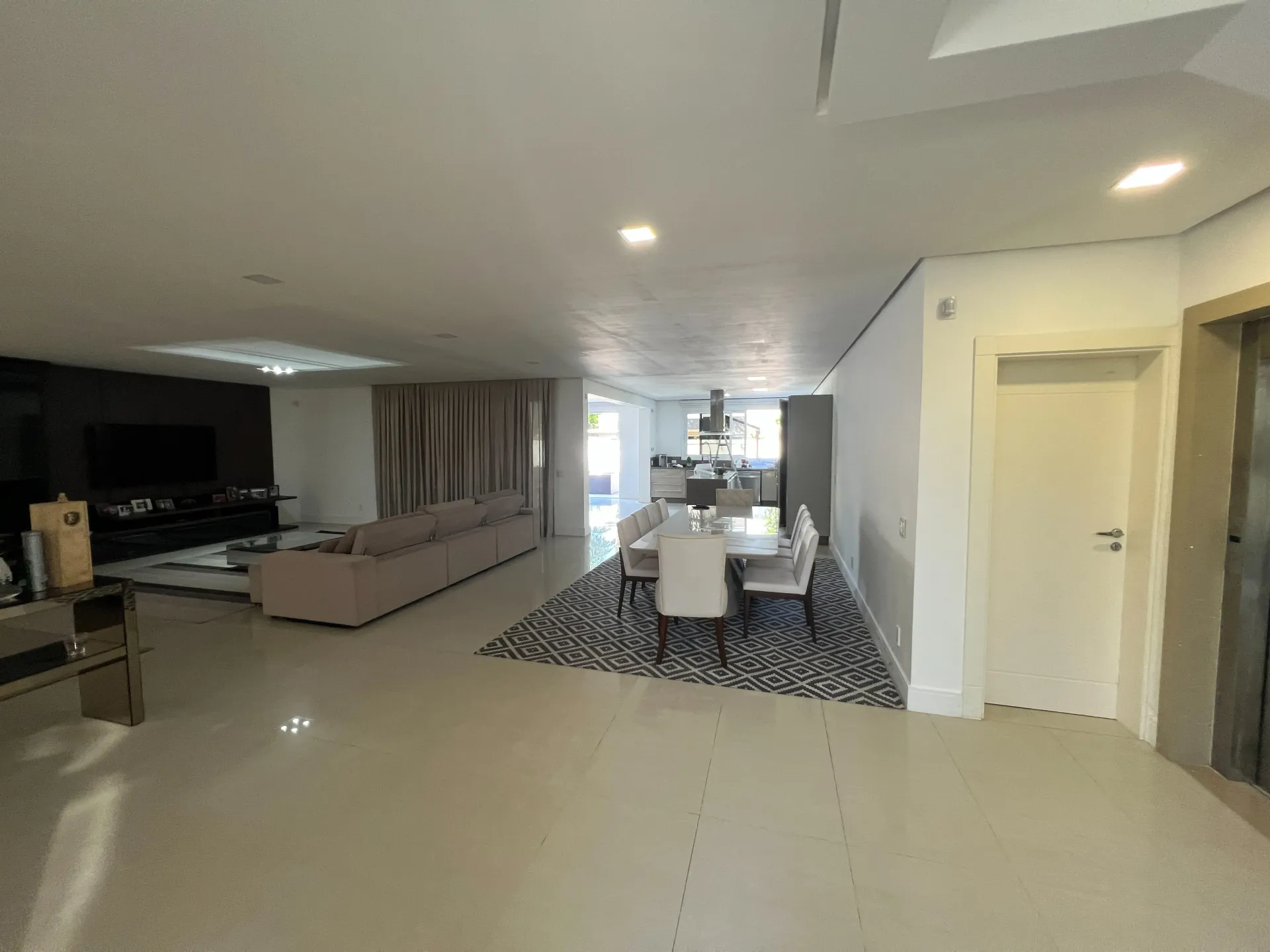 Casa con 4 suites, 6 baños y piscina al aire libre — photo 3