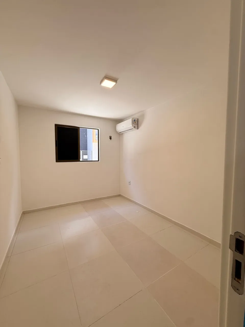 2-bedroom apartment in a building with a gym — photo 6