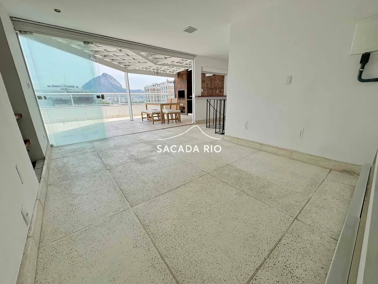 Floor-to-ceiling windows in a 3-bedroom apartment, 200 m² — photo 8