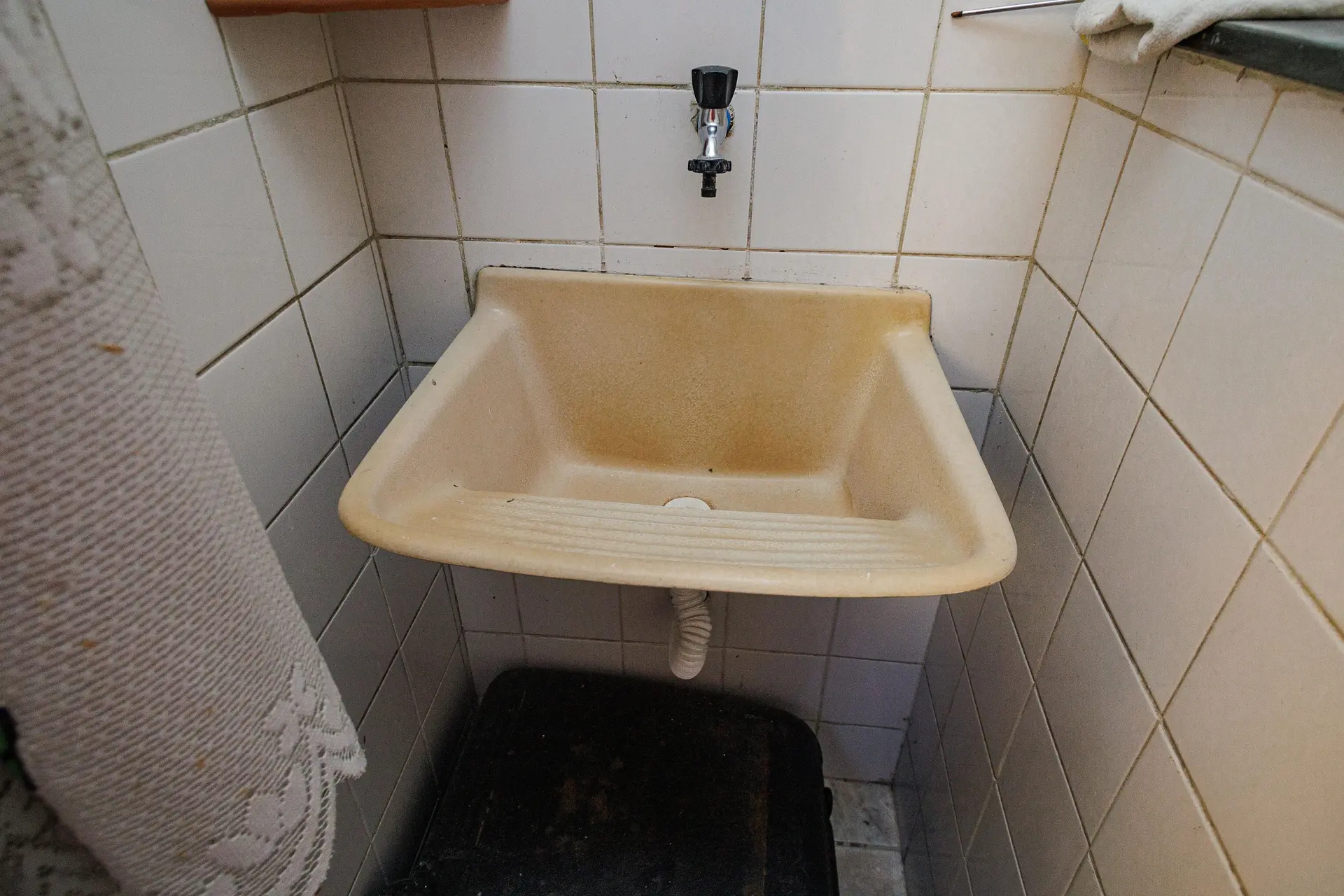 Квартира без меблів із душем у скляній кабінці — photo 13