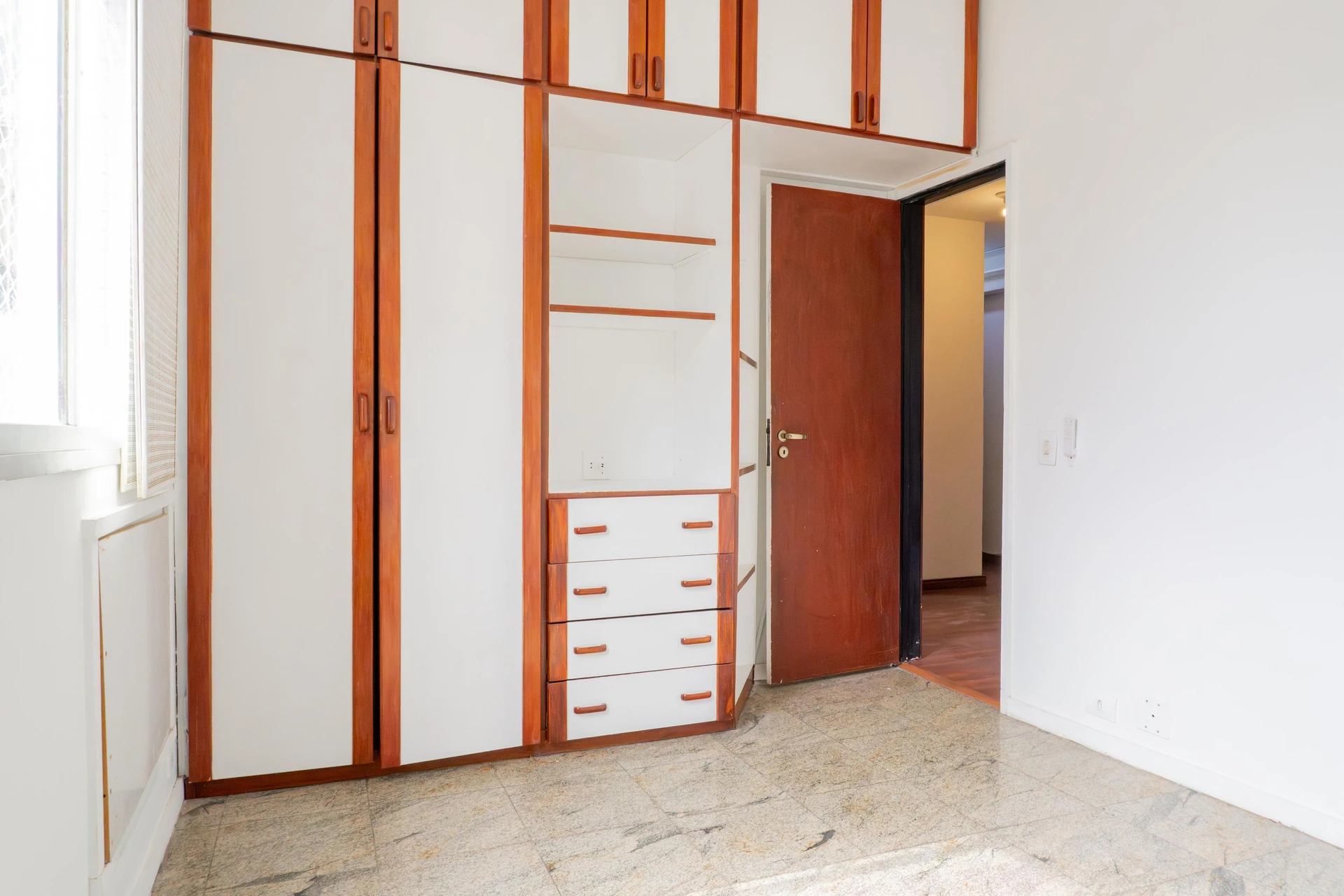 4-bedroom apartment with a mountain view in Rio de Janeiro — photo 22