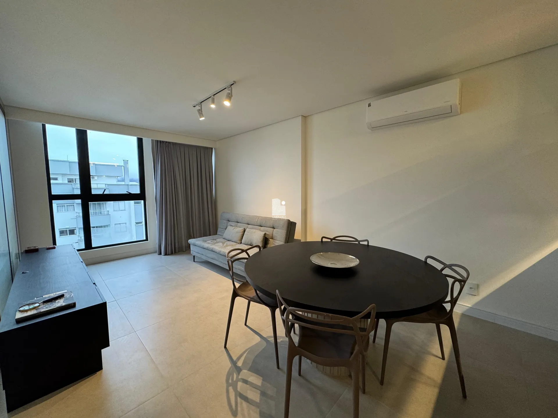 Furnished studio in a building with a gym — photo 4