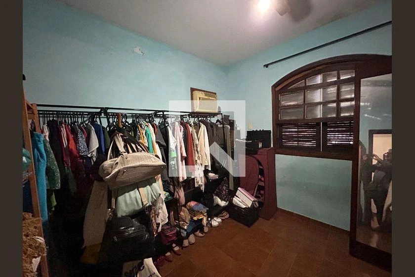 Furnished 3-bedroom house with desk workspace — photo 12
