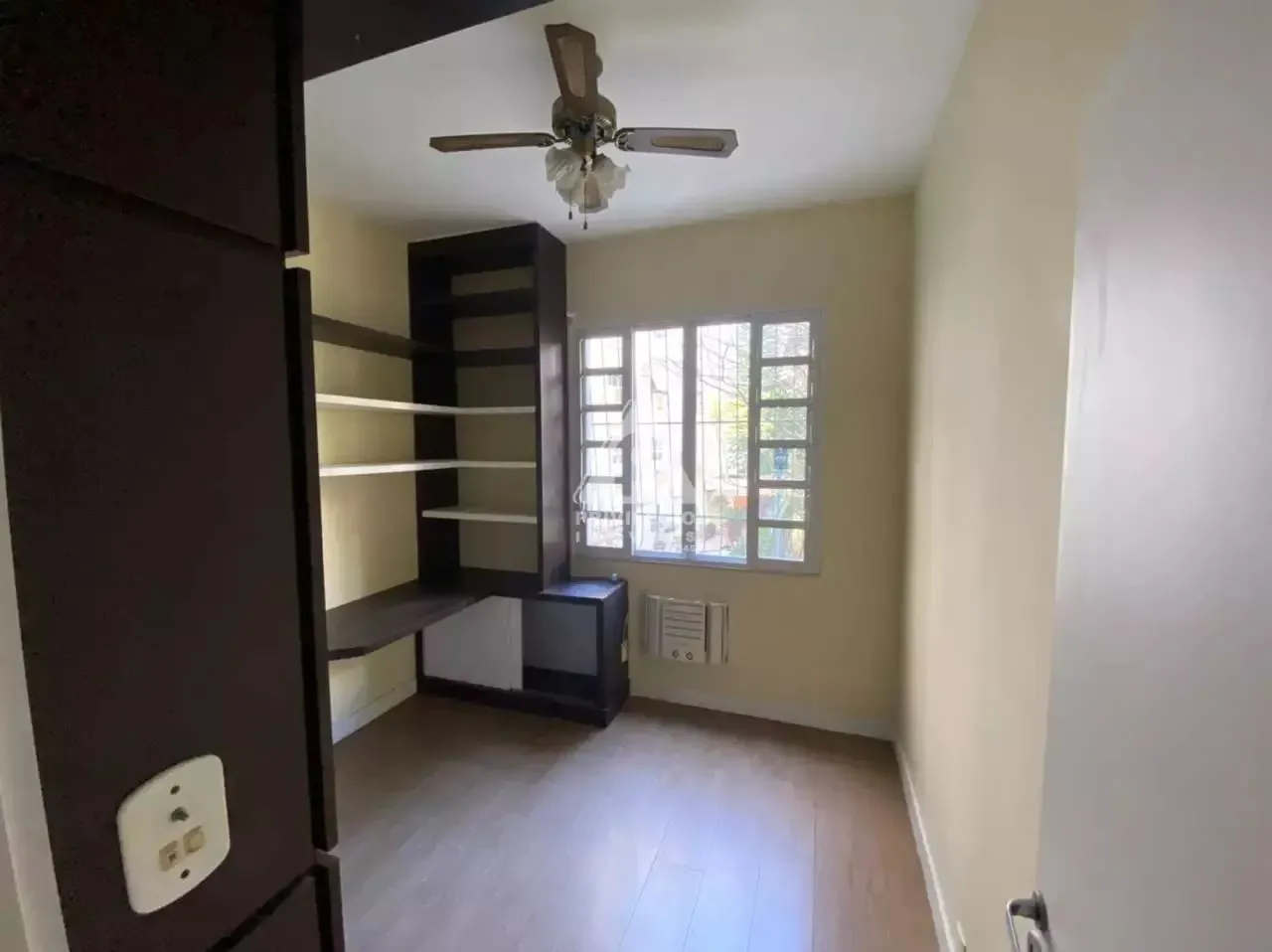 Home office in a 2-bedroom apartment, 98 m² — photo 4