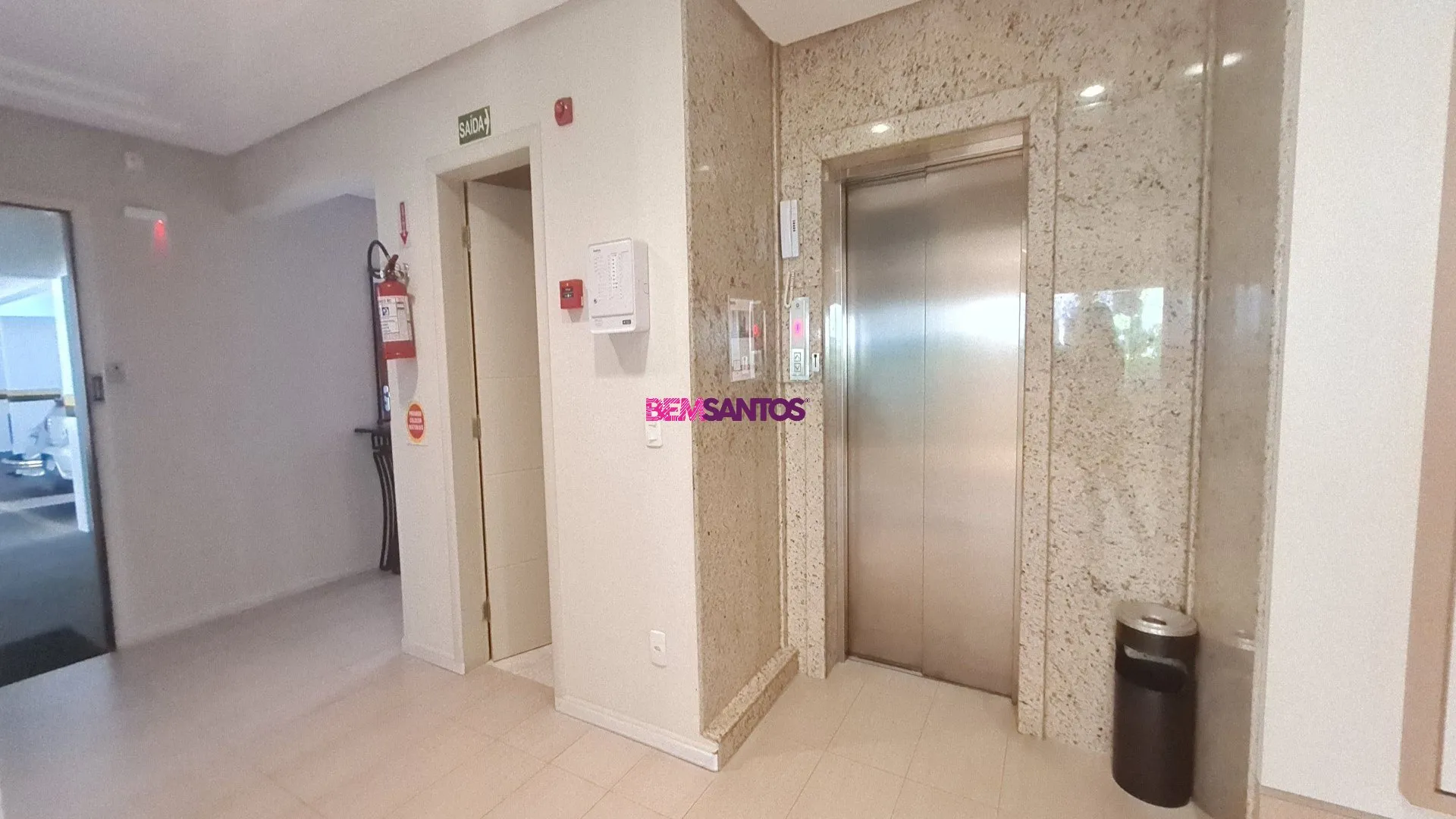 Furnished 4-bedroom apartment with a balcony — photo 33