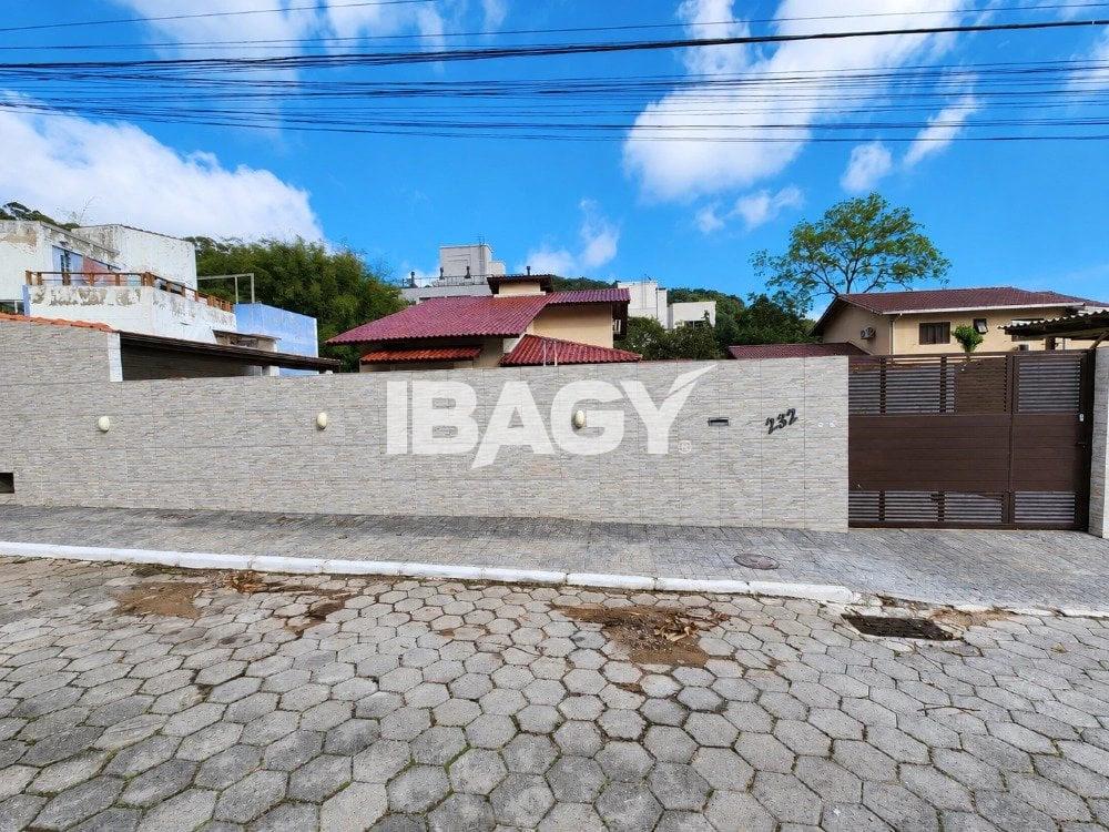 4-suite house with private BBQ space — photo 10