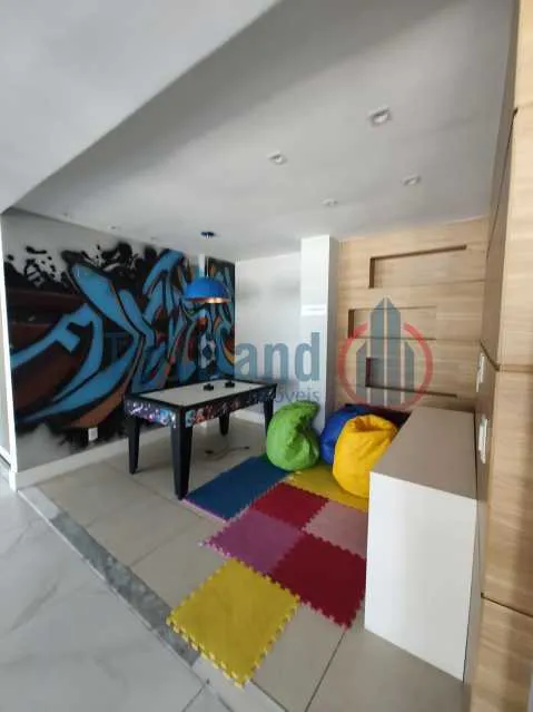 Furnished 3-bedroom apartment with open-plan kitchen — photo 28