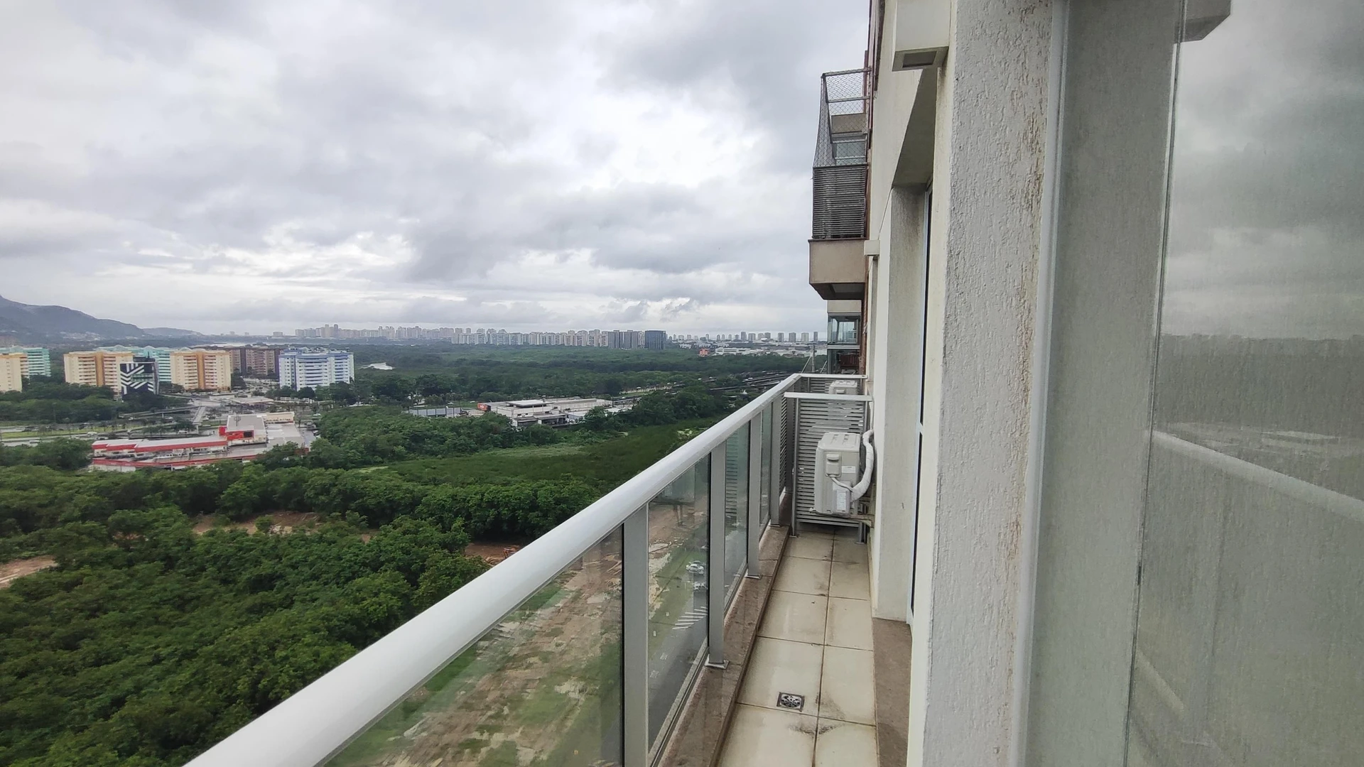 3-bedroom apartment with a glass-enclosed balcony — photo 18