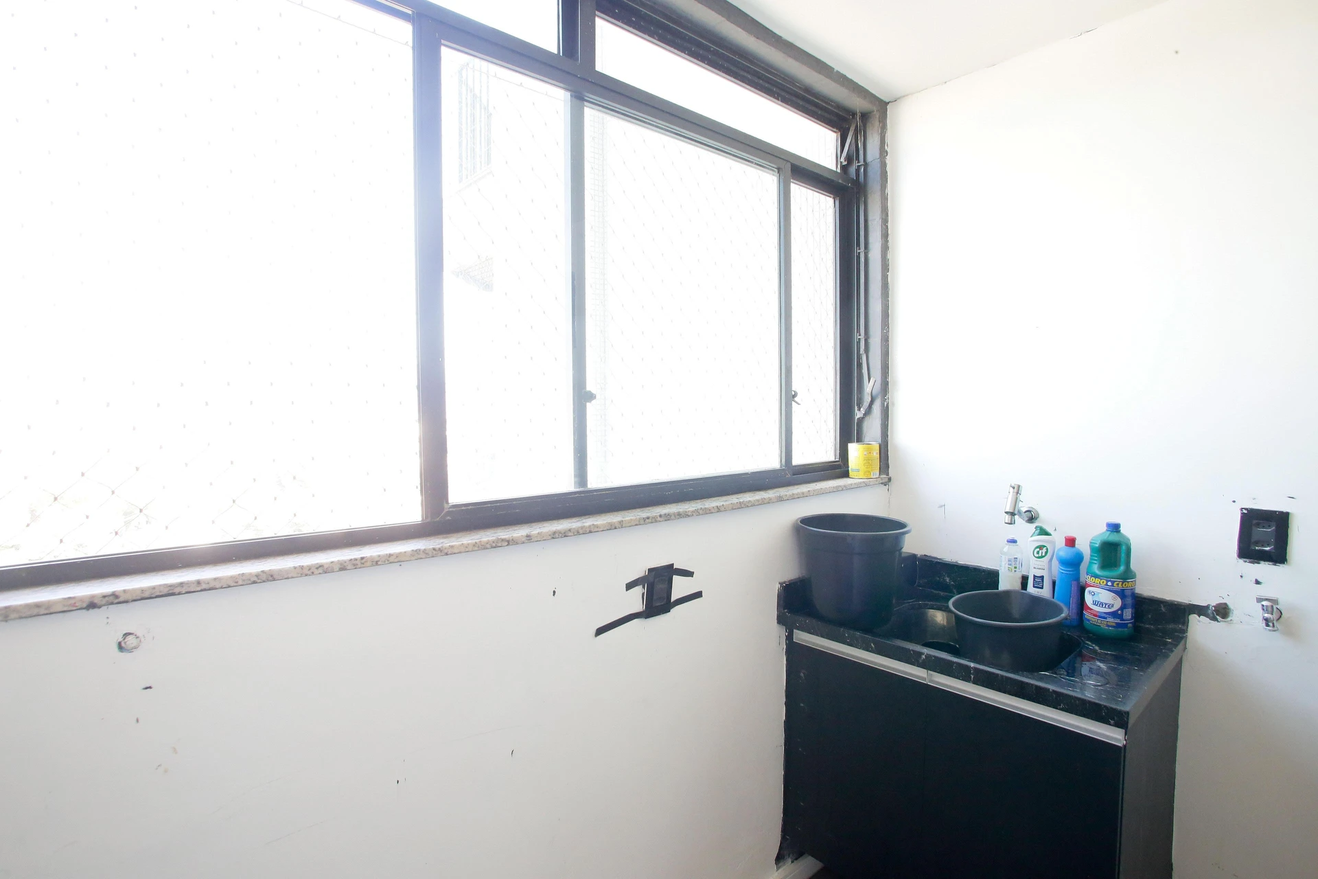 3-bedroom apartment with a balcony and 1 parking space — photo 32