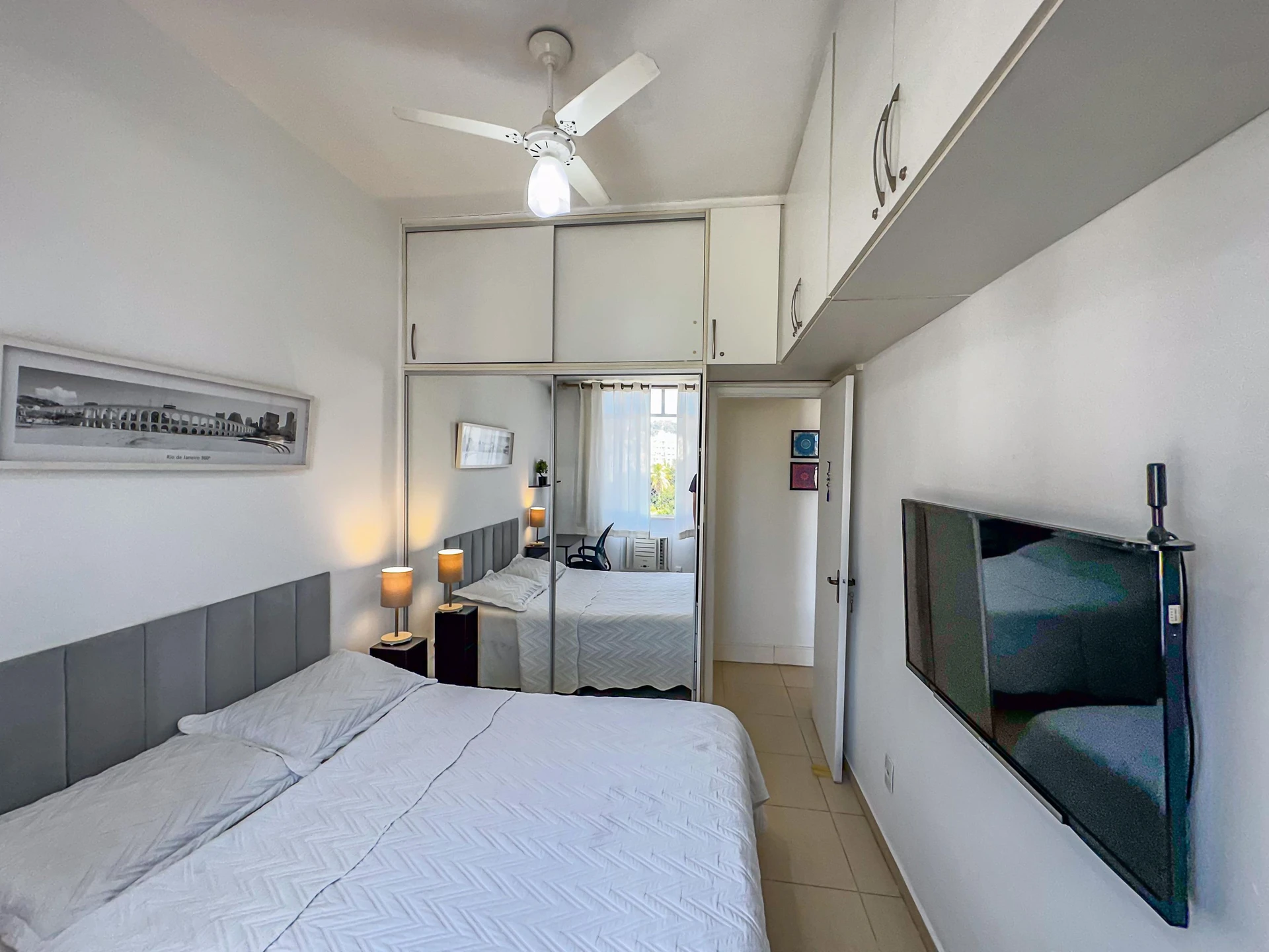 Furnished 1-bedroom apartment with an open kitchen — photo 30