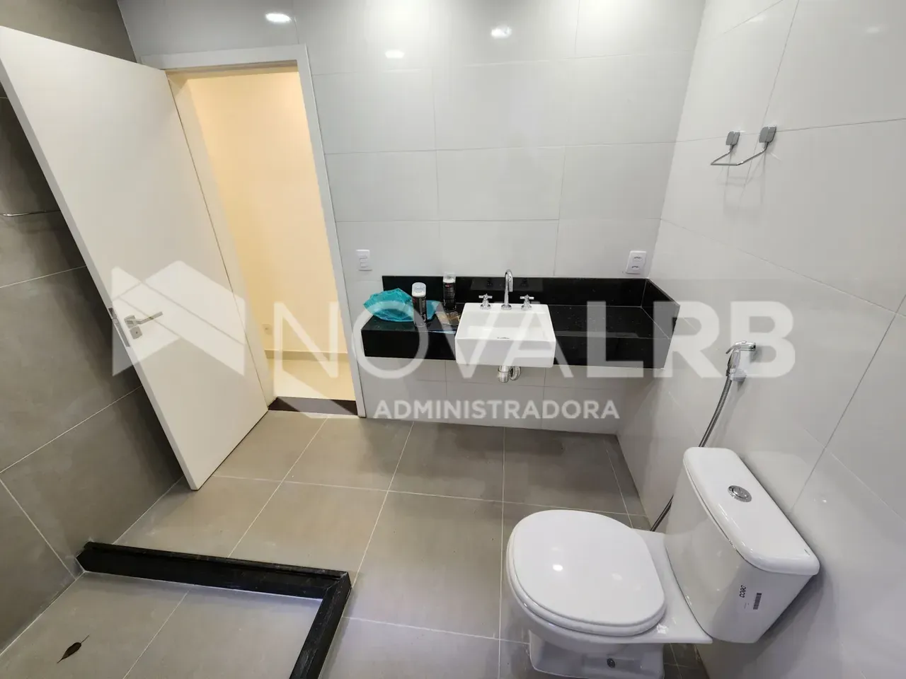 3-bedroom apartment with 90 m² and closed kitchen — photo 2