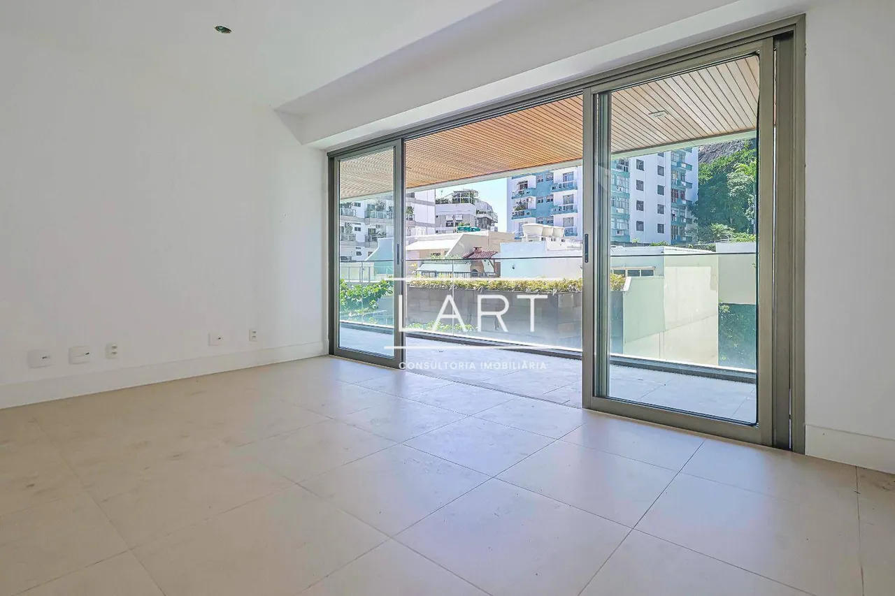 Top-floor apartment with 3 bedrooms and 2 bathrooms — photo 3