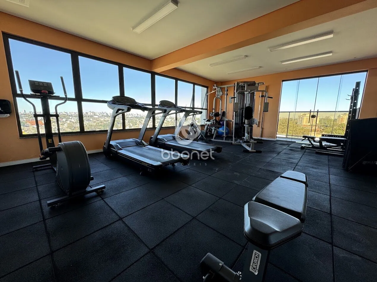 Furnished 1-bedroom apartment with glass balcony — photo 13