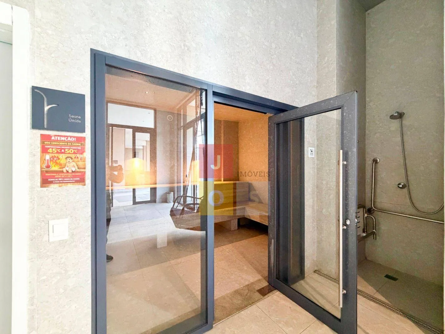 80 m² apartment with 2 bedrooms and a glass balcony — photo 59