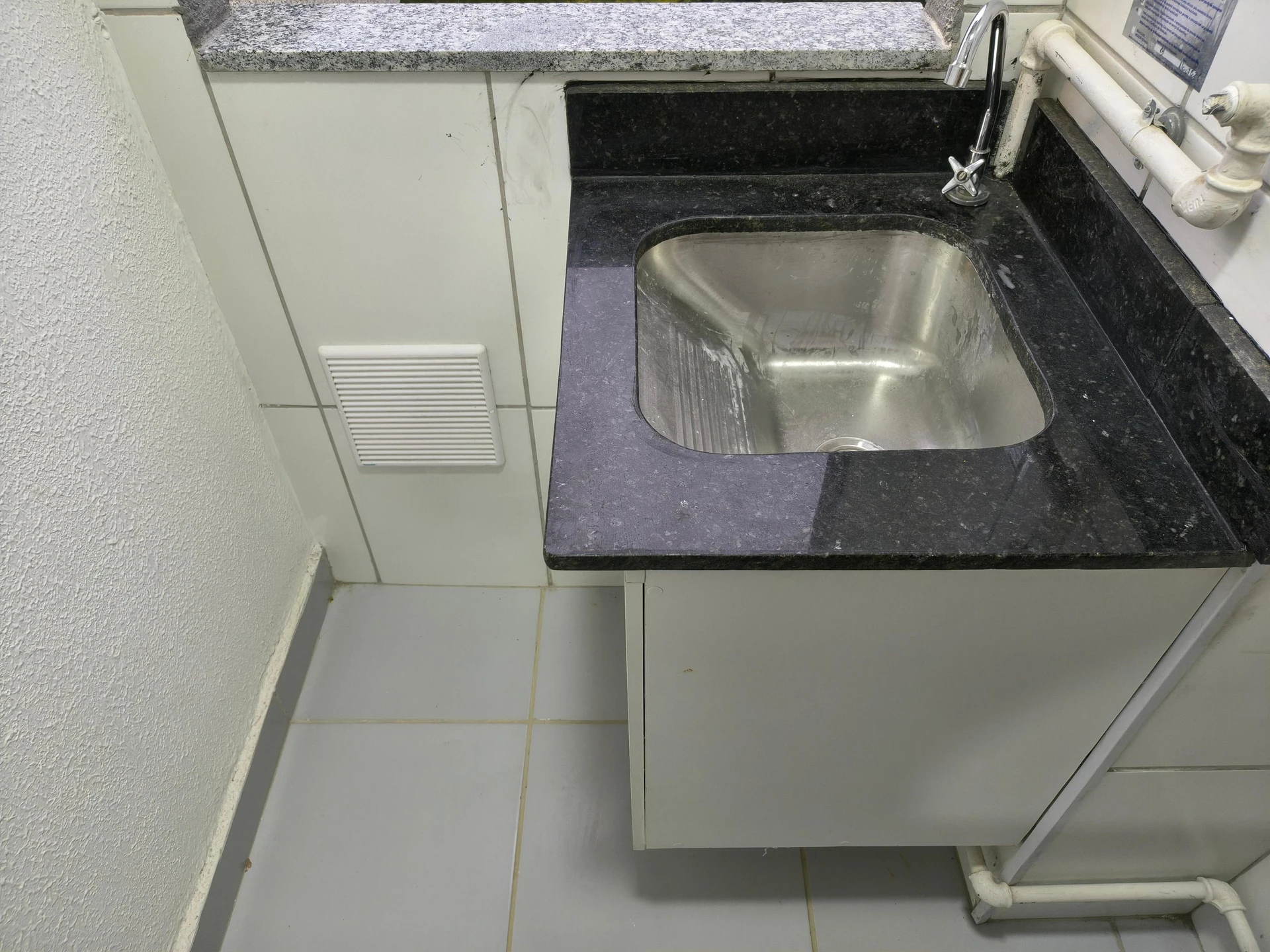 Apartamento mobiliado com 2 quartos, 1 banheiro e varanda — photo 44