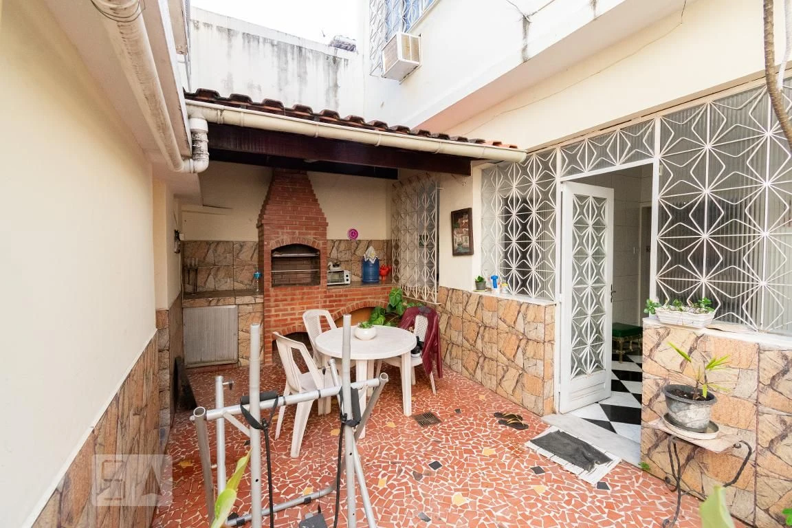 Furnished 4-bedroom house with private garden — photo 24