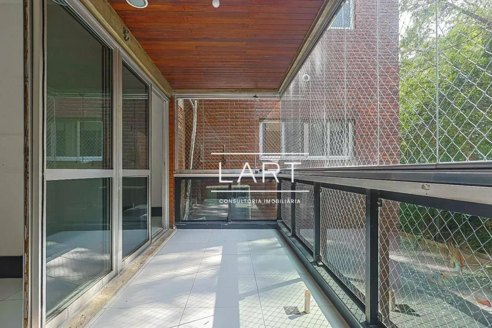 3-bedroom apartment with glassed-in balcony and 160 m² — photo 27