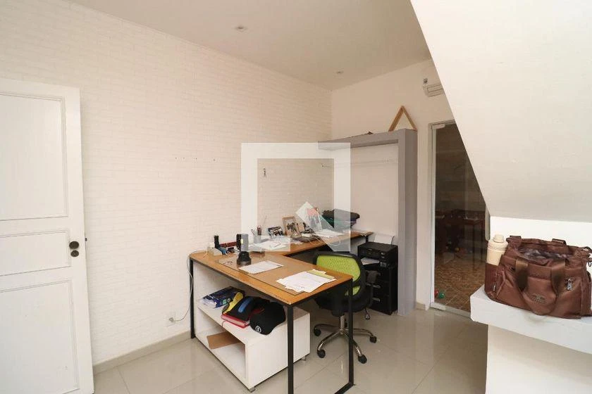 Home office in a 10-bedroom house, 747 m² — photo 28
