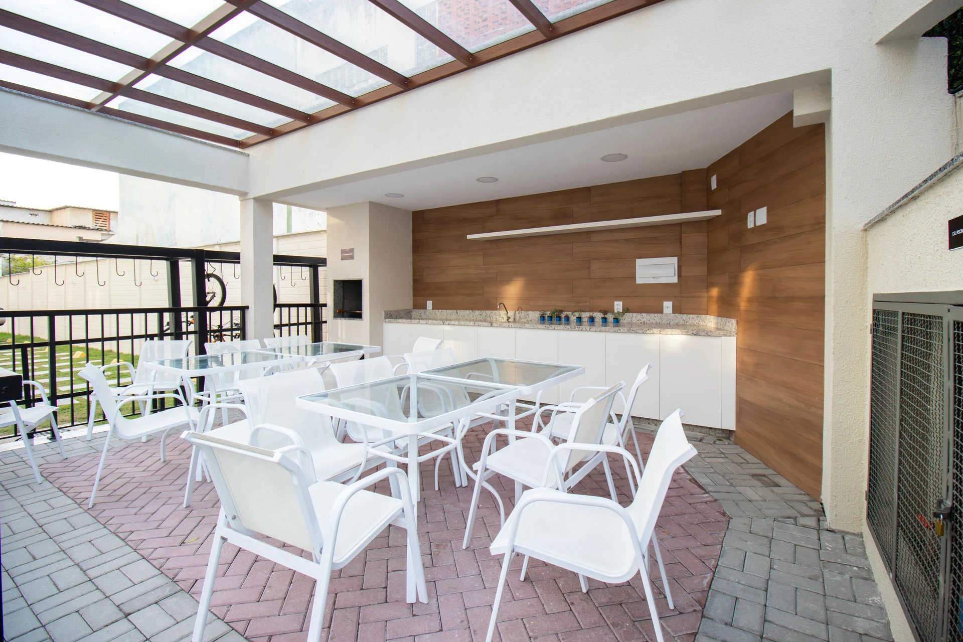Rental apartment with 2 bedrooms, balcony and private garden — photo 27
