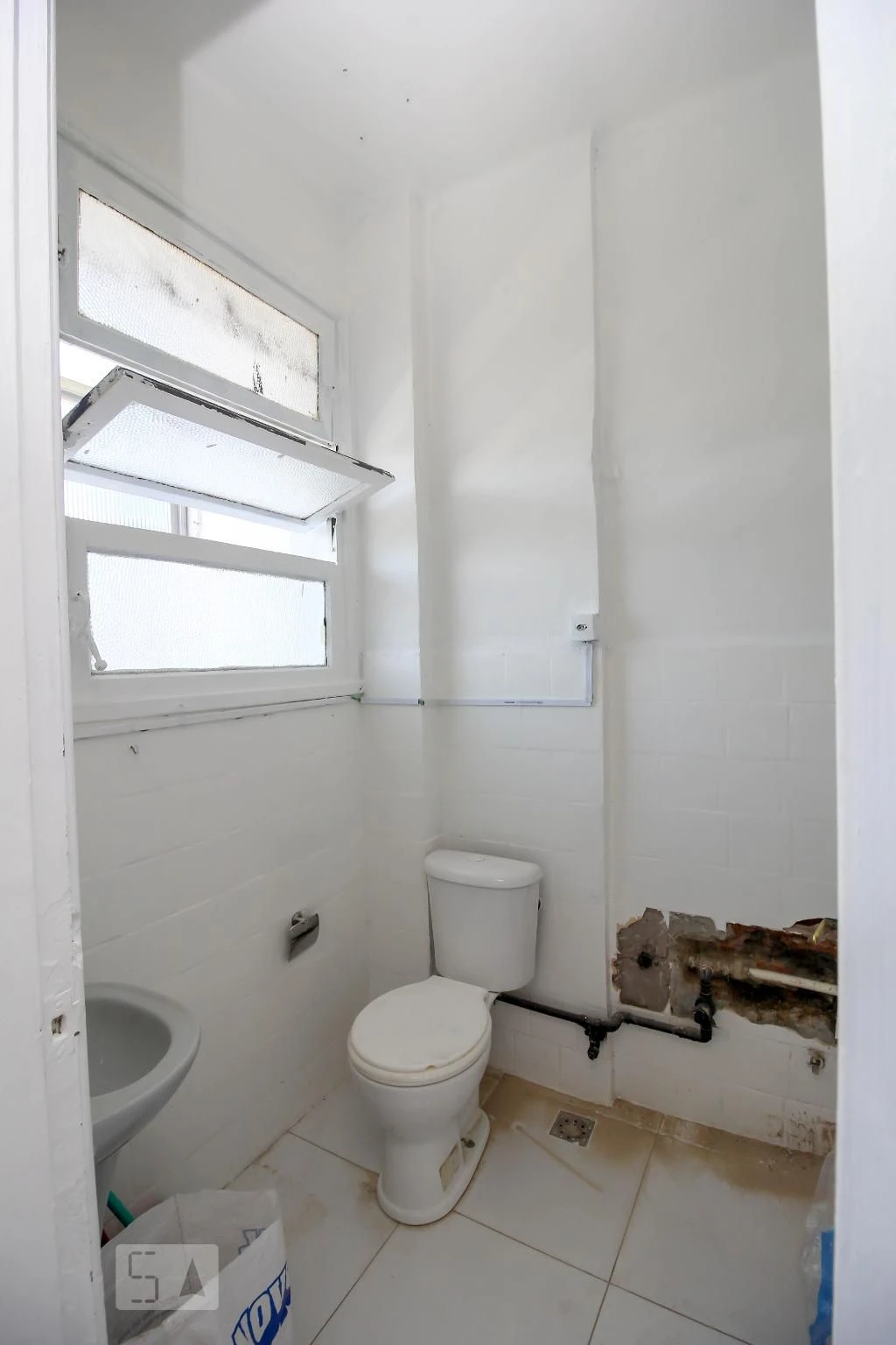 Unfurnished studio with 1 bedroom and a balcony — photo 19