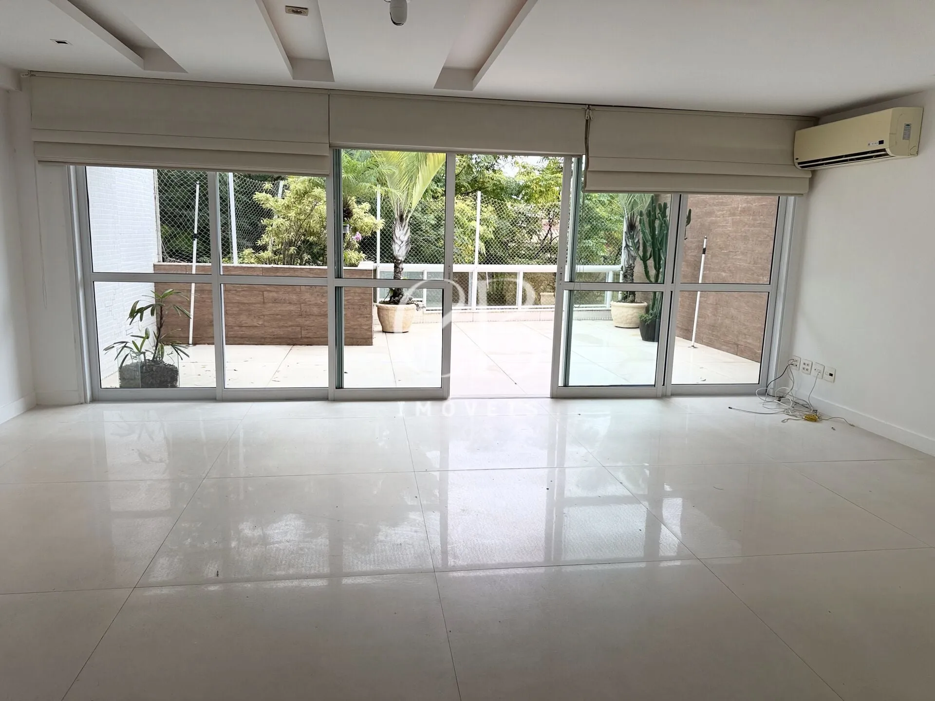 4-bedroom apartment with 5 bathrooms and 3 parking spaces — photo 4