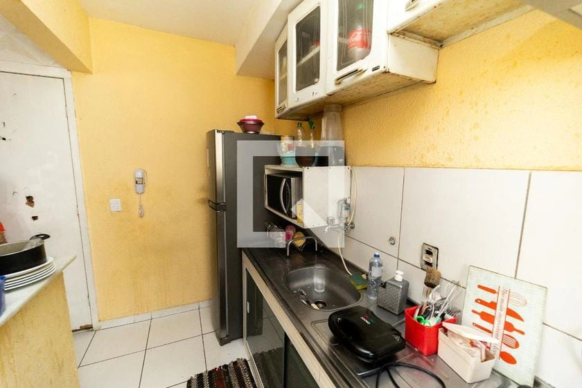 2-bedroom apartment in a building with a pool — photo 31