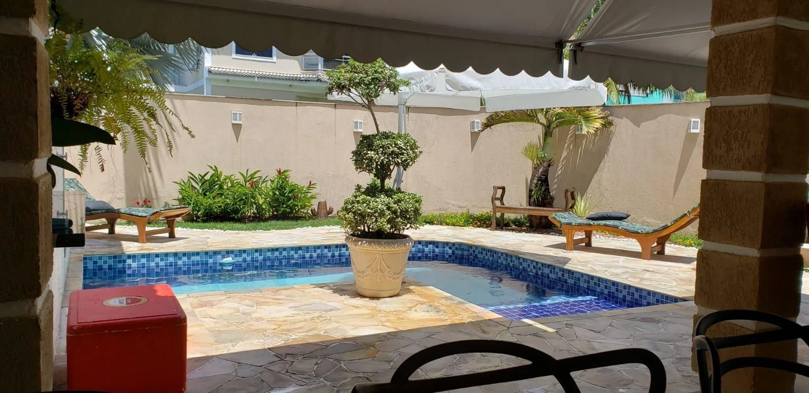 House, 350 m², with a glass-enclosed balcony