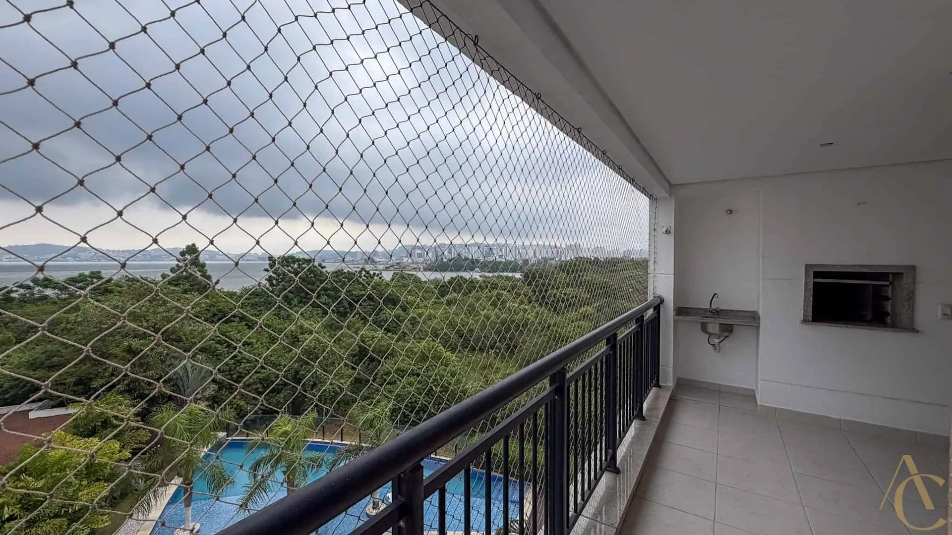 149 m² furnished apartment with a built-in grill on the balcony — photo 56