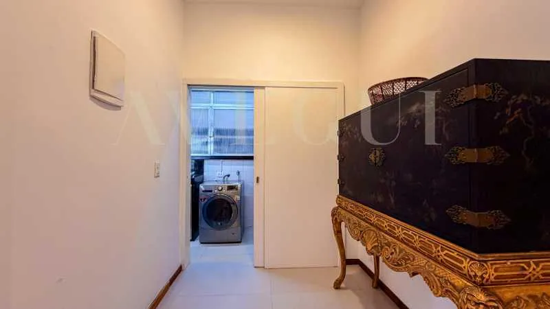 Bathtub in a 2-bedroom apartment, 69 m² — photo 23