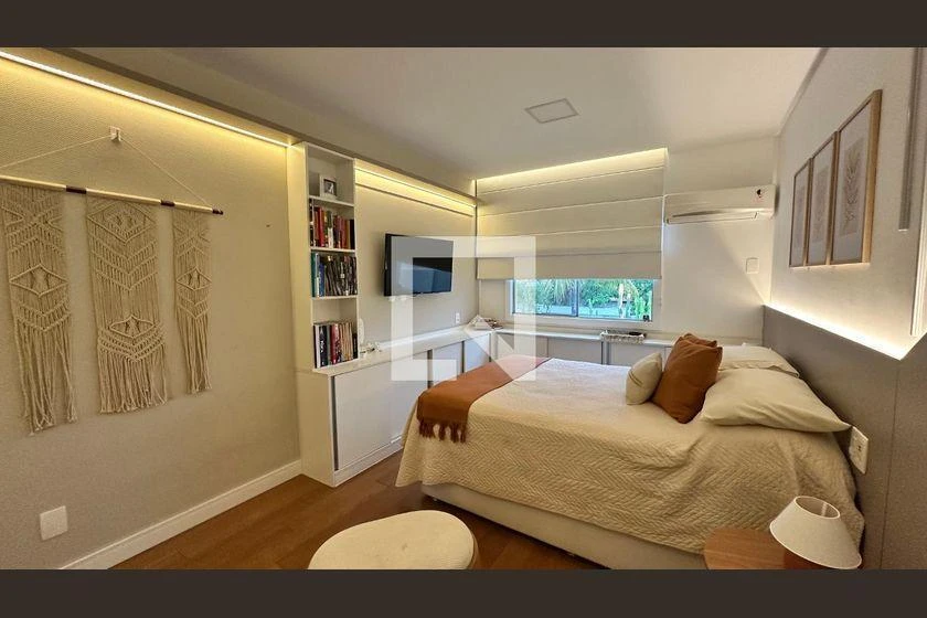 5-bedroom house with a home office — photo 10