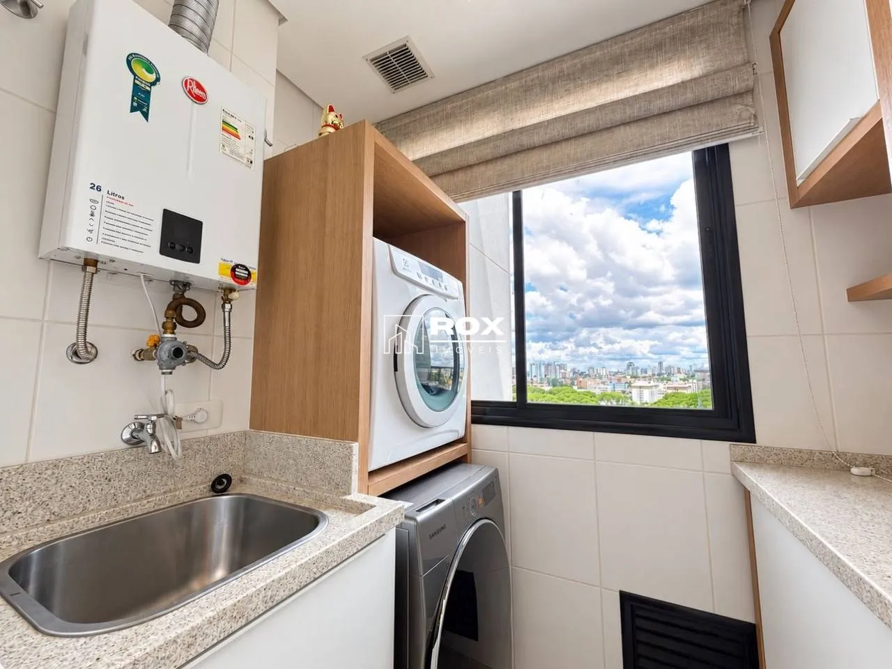 Floor-to-ceiling windows in a 3-bedroom apartment, 150 m² — photo 11