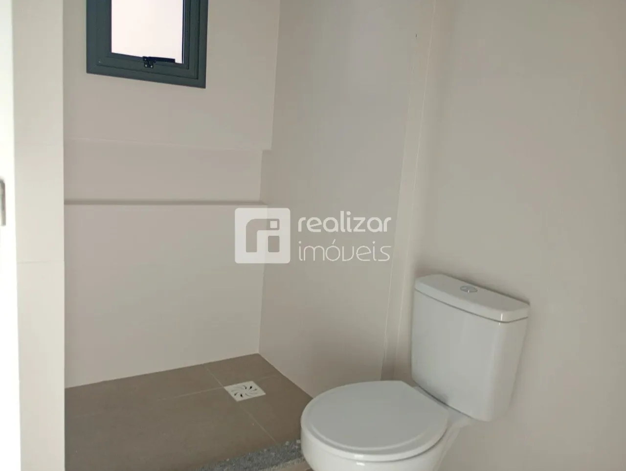 Furnished 1-bedroom apartment with open-plan kitchen — photo 24