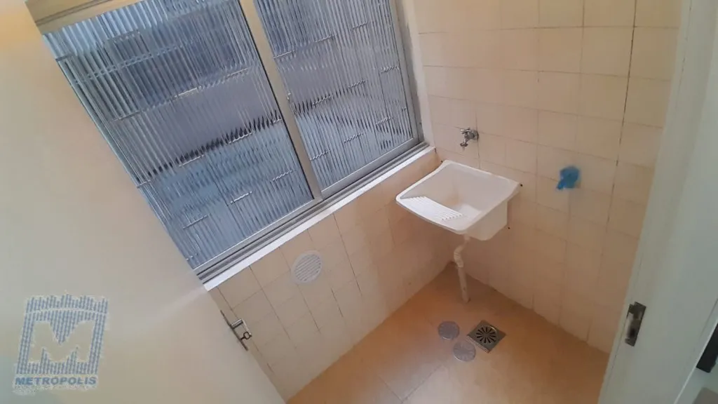 2-bedroom apartment with a closed kitchen and gas stove — photo 23